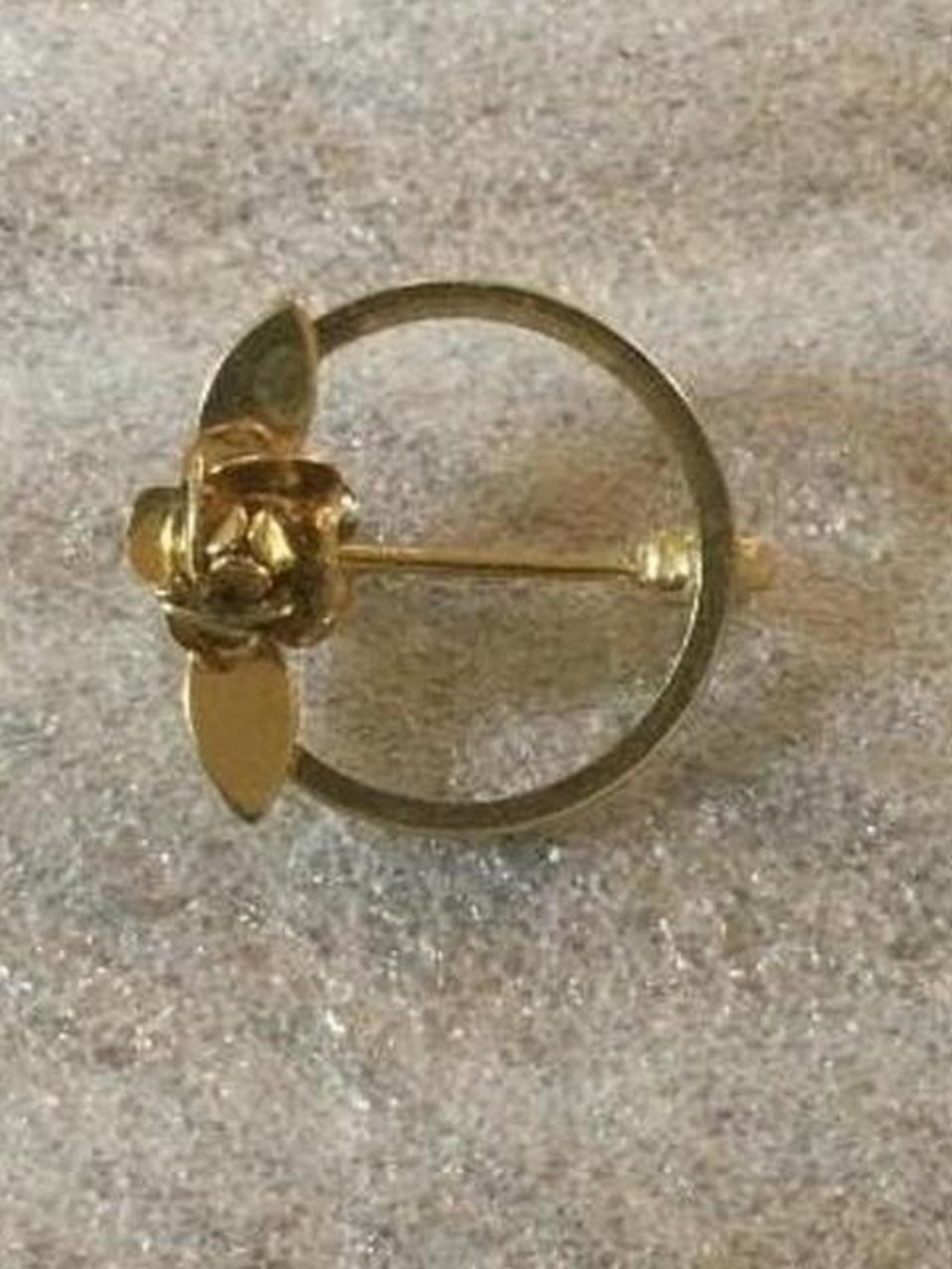Tiny Circle Pin With Rose